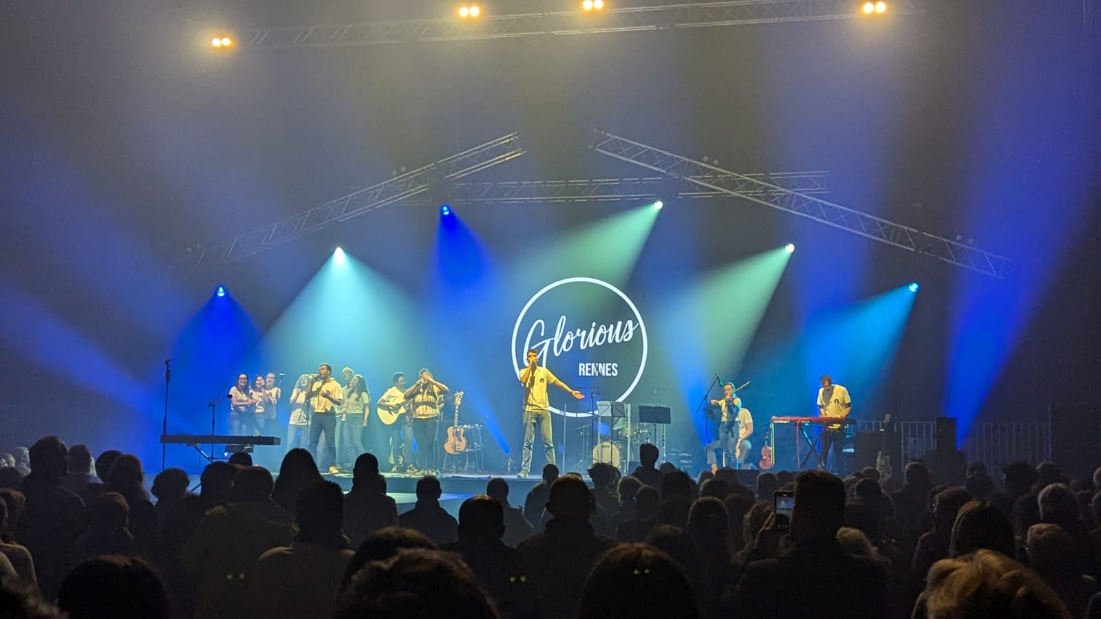 Le groupe Glorious sur la scéne du Glaz Arena à Cesson Sevigné lors de leurs concert du 6 décembre 2024.