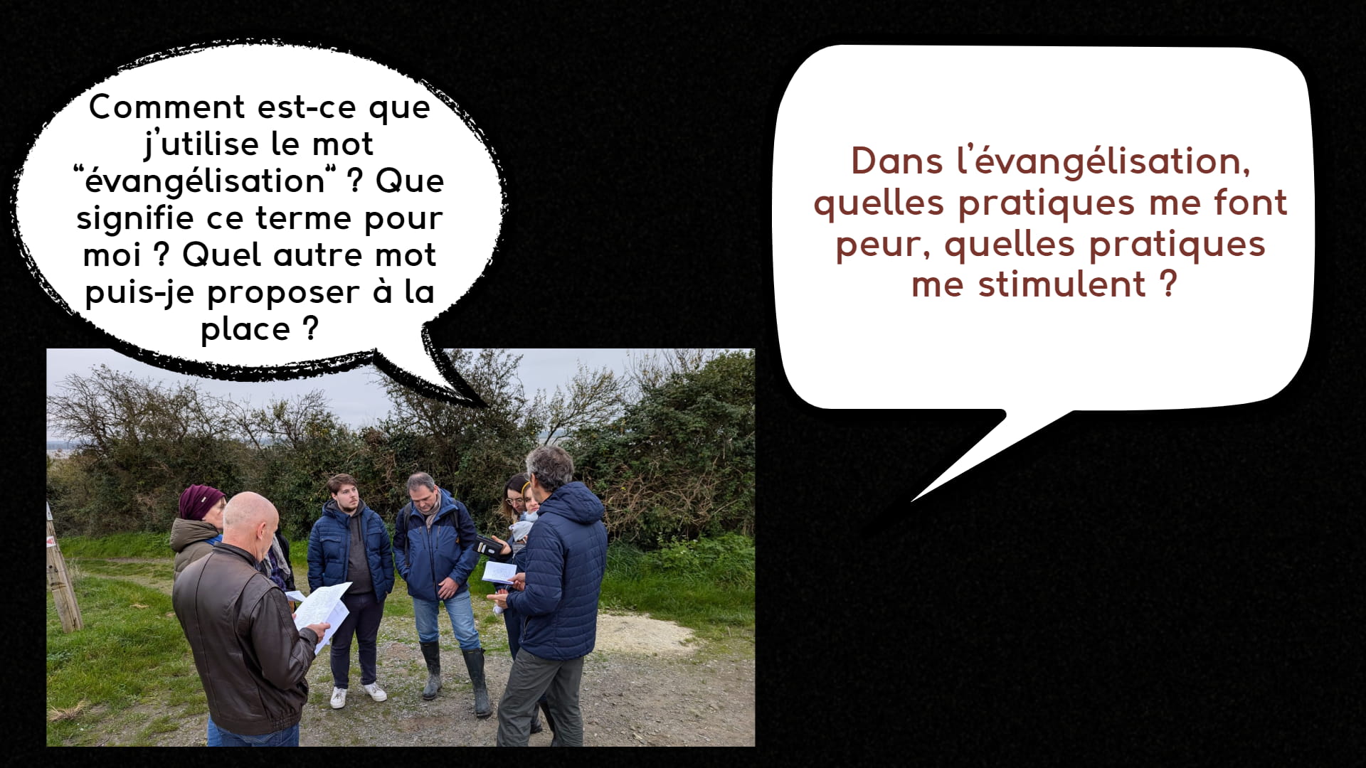 Les membres de l'équipe Manré en pleine reflexion à l'exterieur. Une bulle de bande dessinée avec le texte suivant: