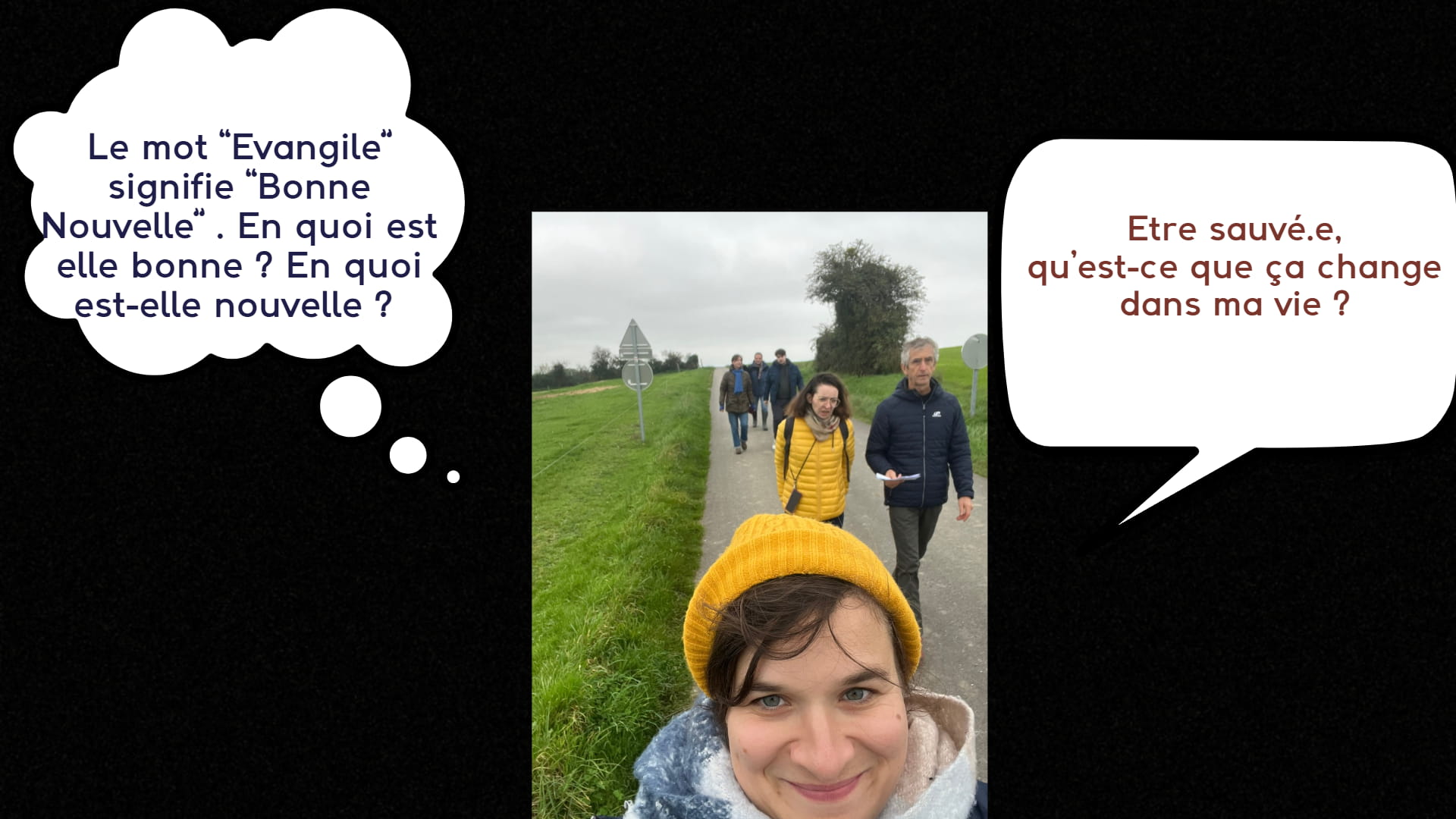 Photo en exterieur de l'équipe Manré avec une bulle de BD: