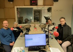 photo du plateau oecuménique organisé par RCF lors de la semaine pour l'unité. On y voit les 4 invités de l'émission: soeur Françoise, Claire Oberkampf, Vincent Mahé et Patrick Malone