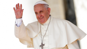 le pape François en train de saluer