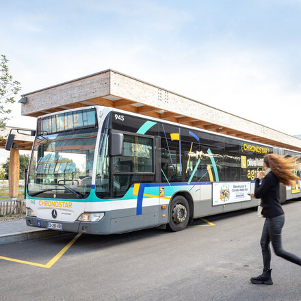 Un bus à quai