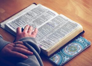 Une Bible ouverte