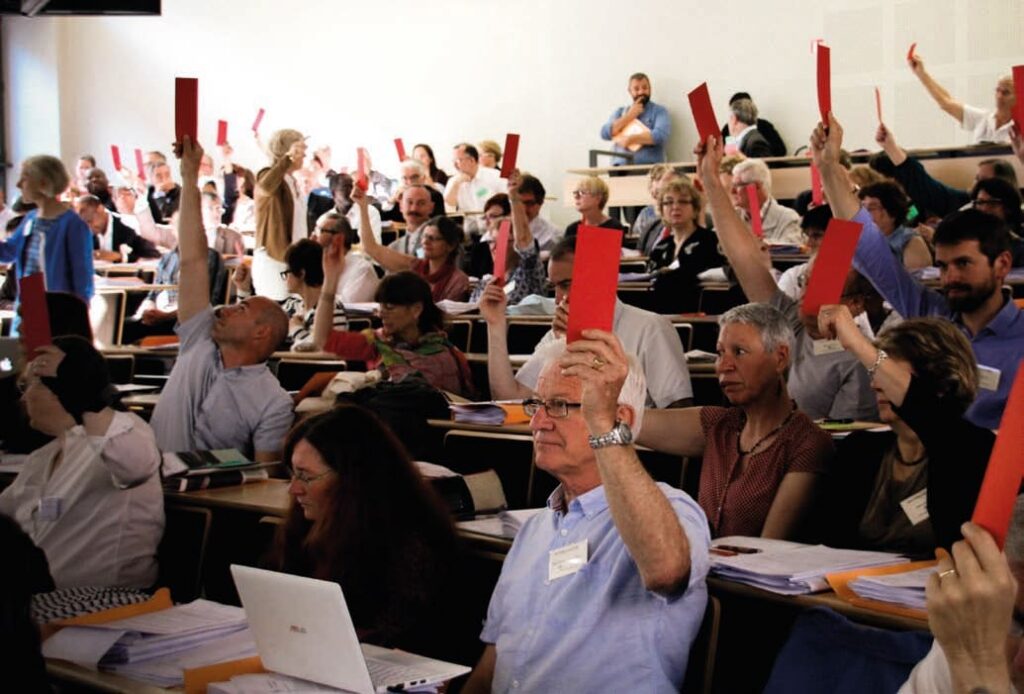 Vote d'une résolution lors d'un synode