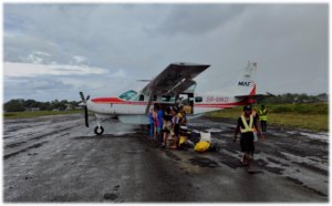 Embarquement dans un avion de la MAF